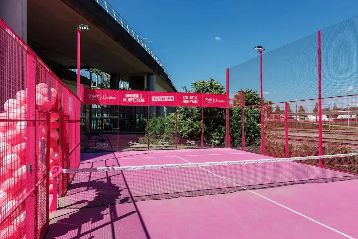 Peakz Padel Sloterdijk padel courts in Amsterdam