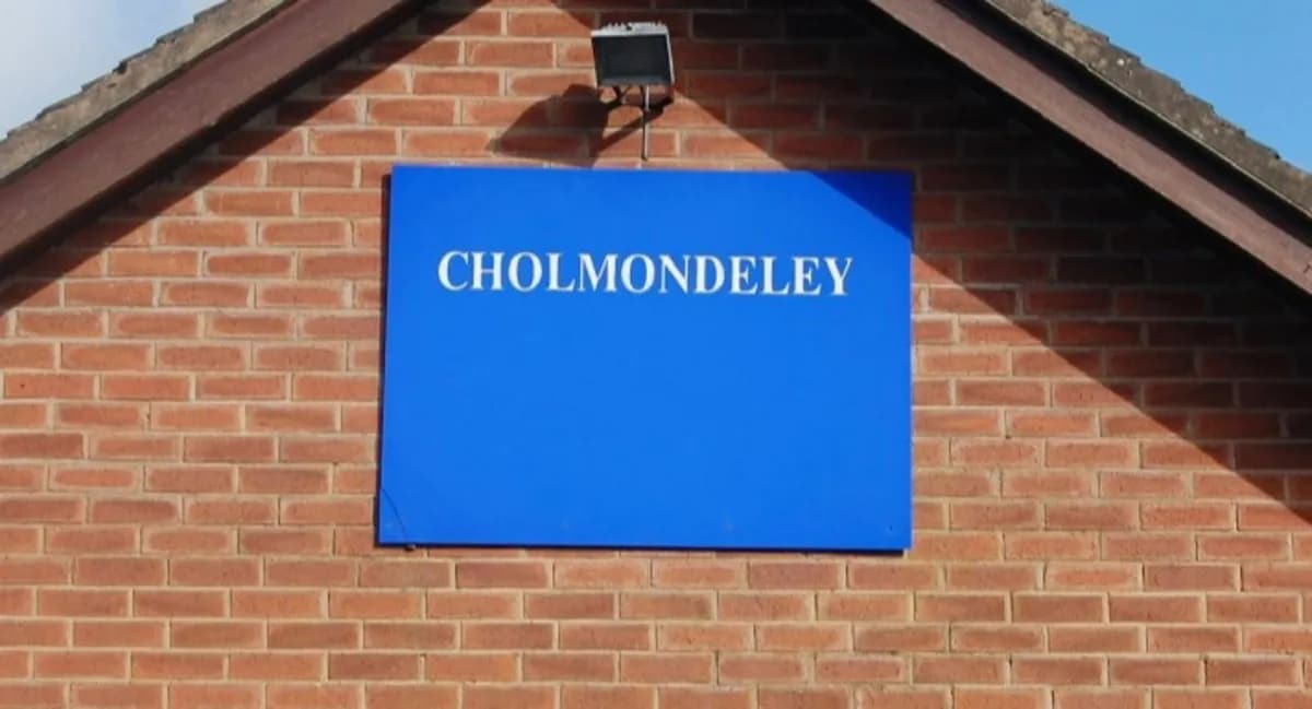 Padel courts at Cpadel - Cholmondeley Padel Pavilion in Cholmondeley – book online