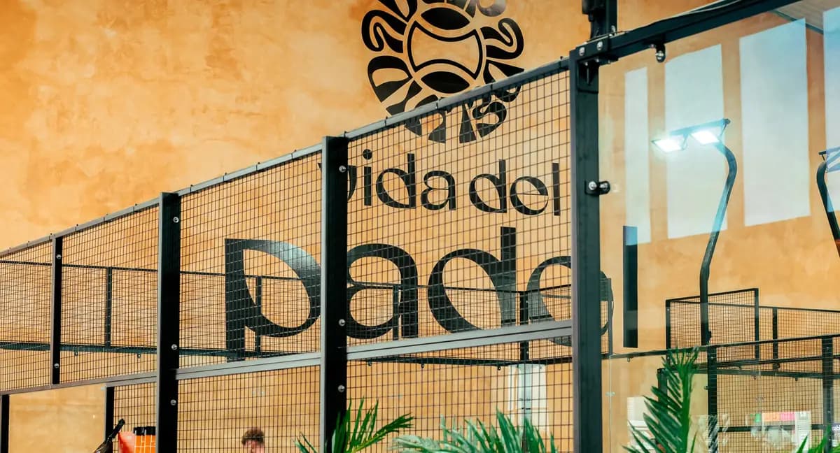 Padel courts at Vida Del Padel Guisborough in Guisborough – book online