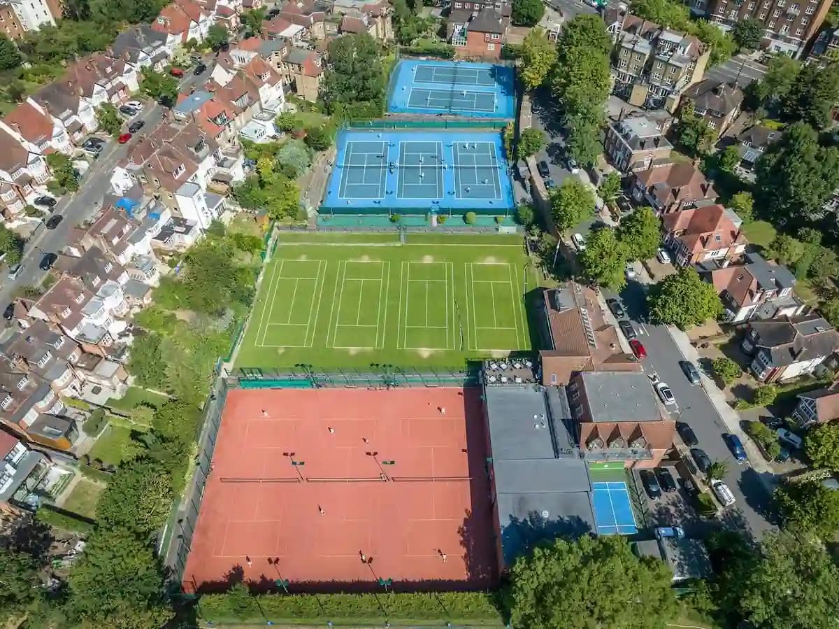 Padel courts at Cumberland LTC in Greater London – book online