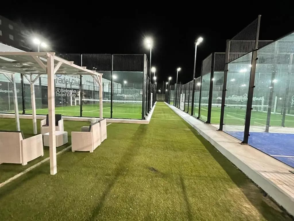 Padel courts at Selecto Padel Club in Rome – book online